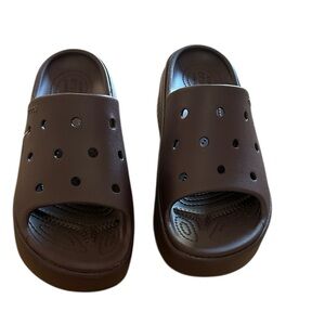 Crocs Unisex-Adult Stomp Slides, Platform Sandals, Mocha, 8 Men/10 Women, NWOT